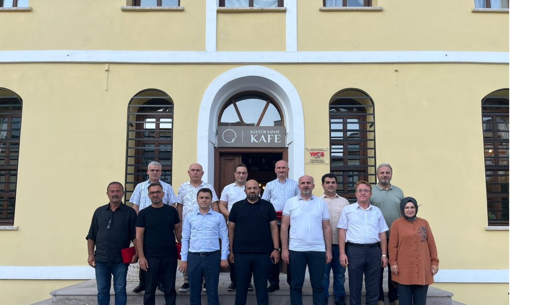 Müdürlüğümüze bağlı okullarımızda görev süresini dolduran ve emekliliğe ayrılan okul müdürlerimize  veda programı düzenledi