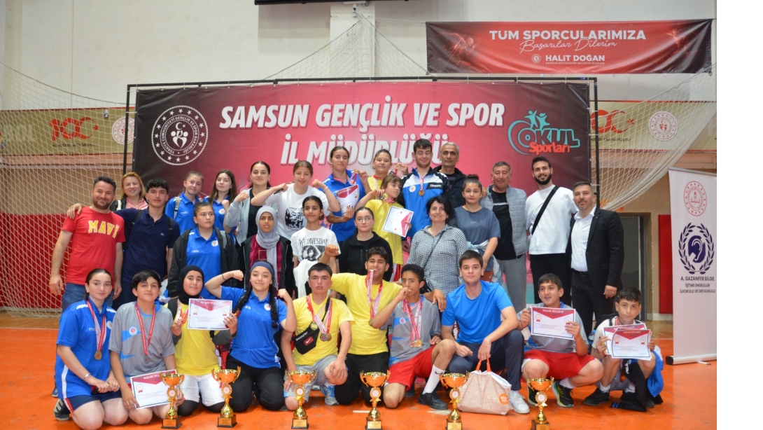 Öğrencilerimizden 6 Kupa 29 Madalya...